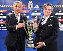 「絶頂期に退く」「数週間前、日本中に歓喜をもたらした」アジア制覇から12日…なでしこJ監督が超電撃退任！ニールセンの母国メディアも速報