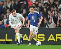 「えっ？ 彼は2部でプレーしているのか」イングランドを翻弄した日本代表MFに英国人記者が驚愕！「プレミアで通用するか」との問いには…【現地発】