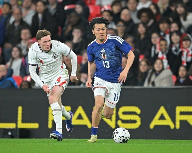 「えっ? 彼は2部でプレーしているのか」イングランドを翻弄した日本代表MFに英国人記者が驚愕!「プレミアで通用するか」との問いには…【現地発】