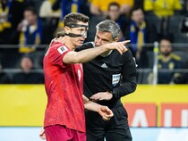 「試合結果が歪められた」「レフェリーの惨事だ」W杯出場を逃したポーランド、母国の元審判員が試合の判定を猛烈批判！「POを安っぽいサーカスに変えた」