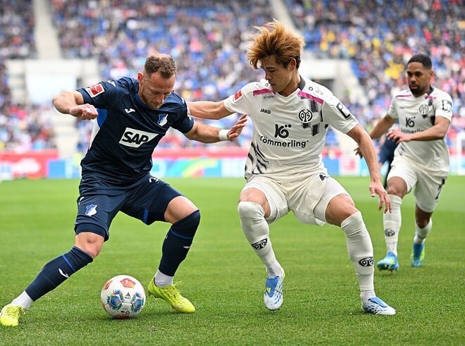 「本当にバケモン」「絶対ビッグクラブ行く」日本代表帰りの25歳MFが圧巻！デュエル圧倒→ゴリゴリのドリブルにSNS驚嘆「体幹スゴ」「まじで世界最高峰」