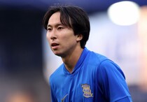 「彼にチャンスを与えようと思う」英２部で戦力外寸前の26歳日本人が“ラスト６戦”で逆襲か！ 指揮官が起用を明言「中盤の選手が必要」