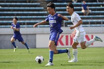 埋もれていた逸材の評価急騰。Jクラブも注視、阪南大高の平岡貴敬はどうブレイクを果たしたのか。FW転向で“レジェンドルート”を辿る