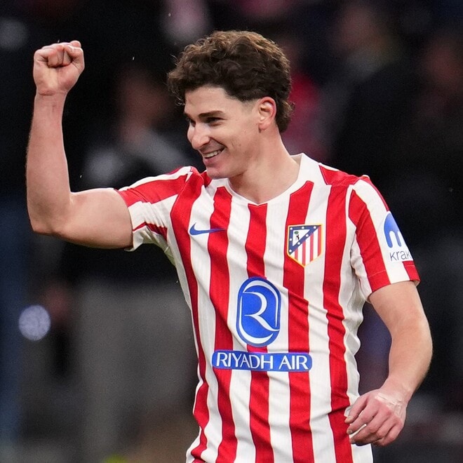 「神技すぎてえぐい」アトレティコのアルゼンチン代表FWが決めた芸術的FK弾に脚光「ゴラッソ過ぎる」「鳥肌立ちました」【CL準々決勝】