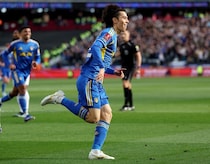 「輝きを取り戻す可能性は十分ある」復活なるか！ プレミアで冷遇、27歳日本人がマンU戦で“先発チャンス”と現地メディア「存在感を示す絶好の舞台だ」