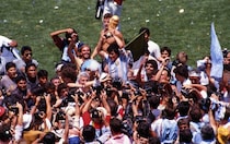 【W杯回顧録】第13回大会（1986年）｜“神の手”と“５人抜き”――マラドーナが歴史に名を刻んだメキシコ大会。伝説はこうして生まれた