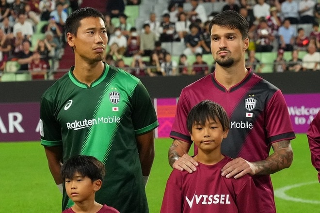 試合終盤にアクシデント…神戸の2選手が激しく頭部衝突。前川は担架で、トゥーレルは救急車で搬送
