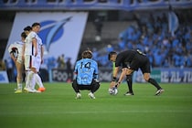 失点数はワーストタイで優勝は風前の灯...川崎はどう進むのか。鹿島戦で決定力の差を嘆いた長谷部茂利監督は選手たちに発破「自分たちは結局何をしたいんだ」