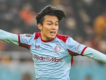 上田綺世が今季23点目！ エールディビジ日本人対決で先制ゴール、CKに反応して豪快な高打点ヘッド弾を叩き込む