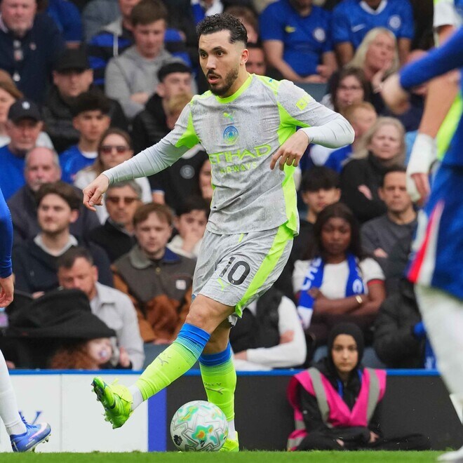 マンC10番「あまりにも天才」。正確クロス&技ありラストパスで2アシスト! 「えげつないとこ差した」「普通にバグ」など脚光