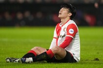 「GKが近くにいたため」主審が説明、なぜ上田綺世へのファウルで“レッドカード”が出なかったのか。元トップ審判員は疑問符「再開の仕方もまた驚きだ」