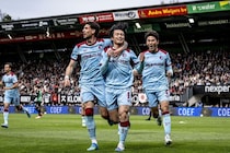 「日本人には柔軟性とかがありますよね」蘭メディアは今季23点目を絶賛…それでも日本代表エースは試合後に首を振った。「いくら戦術云々言っても勝てない」【現地発】