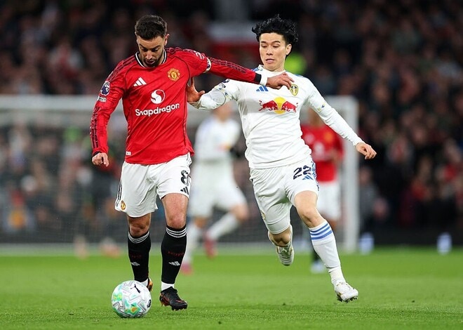 プレミア16試合ぶり先発の田中碧、超決定機を逃すも躍動！リーズは45年ぶりに敵地でマンUを撃破