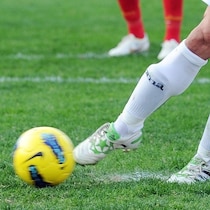 まさかの顔面ヒット。パラグアイで前代未聞の珍事。サッカー史上最悪のクリア？ 英紙は「最もコミカルなゴールの一つ」と報道