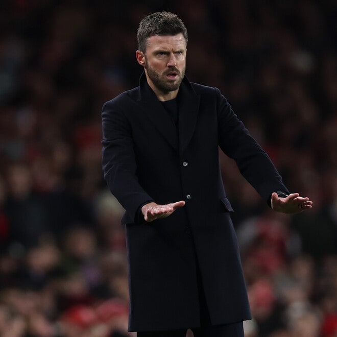 「ただ髪の毛に触れただけで退場させられた」リーズに１－２敗戦。マンU指揮官はジャッジに怒り「過去最悪の判定のひとつだ」