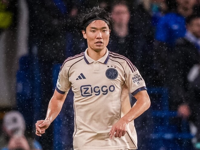 戦列復帰の板倉滉が週間ベストイレブンに選出！ 元オランダ代表が絶賛「アヤックスが安定感を取り戻したのは彼のおかげ」