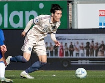 「やめて」「何をやっとん？」復帰戦13分でレッドの日本代表DF、まさかの起用法に不満の声「頼むからCBで使ってくれよ」