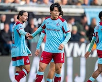 「アジア最強の日本が大騒ぎ！」「C・ロナウドに匹敵」“衝撃弾”で23点目の日本代表エースに韓国メディアが驚愕！「歴史的な活躍」