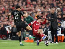 激しい攻防を見せた前半はスコアレス。リバプールは好機をモノにできず、パリSGが２戦合計２点リードで後半へ。互いに負傷者が出るアクシデントも【CL準々決勝・第２レグ】