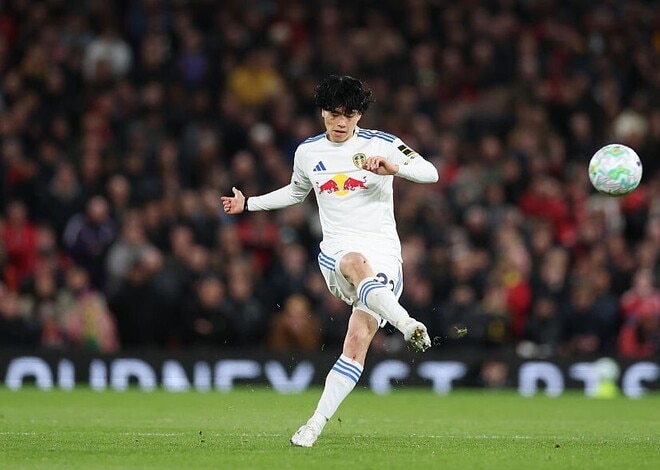 「無双すご」「何で干されてたんだよ」冷遇されていた日本代表MFがプレミアで躍動！歴史的勝利に大貢献で絶賛相次ぐ！「素晴らしすぎる」「やはりスーパー」