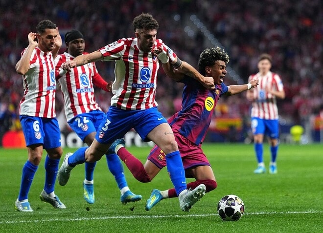 優勝候補バルサが敗退！一時は追いつくも第１レグに続いて痛恨のレッド…アトレティコとの同国対決で敗戦【CL準々決勝】