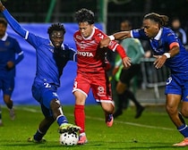 怪我で今季終了。悔しさも「俺を際立たせるための演出」。19歳日本人FWは誓う「来季、ピッチで証明します」