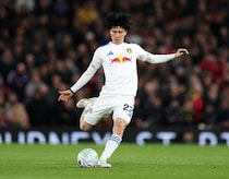 「監督が犯してきた最大の過ちだ」称賛を浴びる日本代表MFを“冷遇”してきた指揮官を英メディアが非難　放出の動きにも異論「彼を留めるべきなのは明らか」