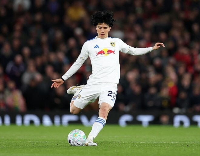 「監督が犯してきた最大の過ちだ」称賛を浴びる日本代表MFを“冷遇”してきた指揮官を英メディアが非難　放出の動きにも異論「彼を留めるべきなのは明らか」