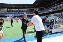 迫力に欠けた神奈川ダービー。勝利の川崎・長谷部茂利監督、３連敗の横浜・大島秀夫監督がそれぞれ語った課題とは