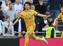 「本当に信じられないゴールだ」「驚異的な技術」三笘薫の“衝撃ボレー弾”に対戦した名門OBも驚愕！「どれだけ褒めても褒め足りない」