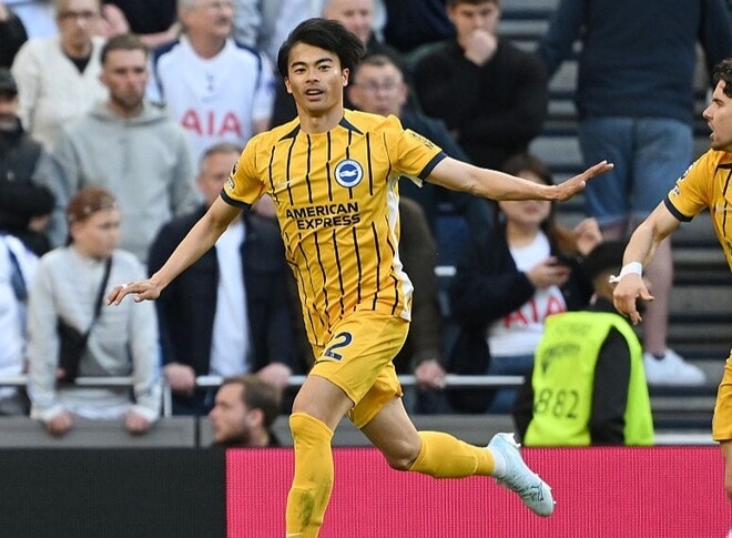 「本当に信じられないゴールだ」「驚異的な技術」三笘薫の“衝撃ボレー弾”に対戦した名門OBも驚愕！「どれだけ褒めても褒め足りない」