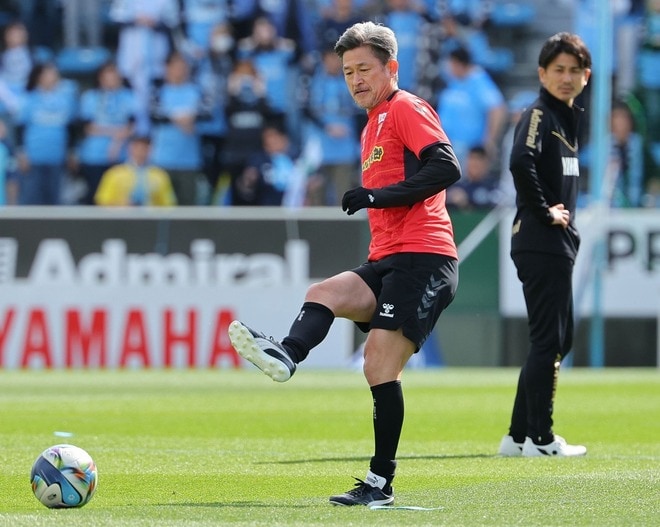 「59歳がやるプレーじゃない」「すげー」久々先発のカズが魅せる！ 会場がどよめく決定機に「惜しかった」など反響