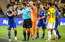 「我々の敵は日本のチームではなく審判だった」サウジクラブ監督に酷評された中国人主審、ACLE離脱→指揮官また激怒「もう手遅れだ…恥ずべきことだ！」