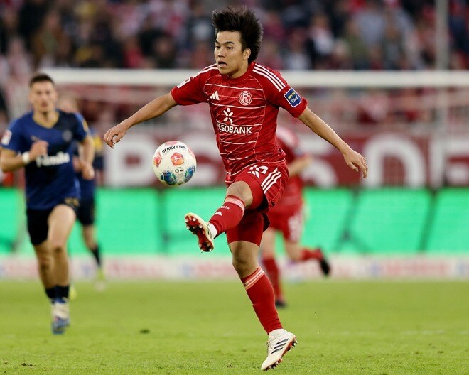 昨夏に日本代表デビューの23歳MFが太ももの筋肉を断裂…残留を目ざすデュッセルドルフにとって手痛い離脱