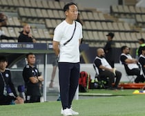 ウソでしょ!? 黒田監督も唖然...相馬の鋭い仕掛け→倒されてPK判定→VAR介入＆OFRでジャッジ変更！【ACLE】