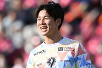「すげぇ…」「アウトサイドで決めるなんて」衝撃の一撃！ 33歳FWの“美軌道”ロング弾にファン騒然「上手すぎる」