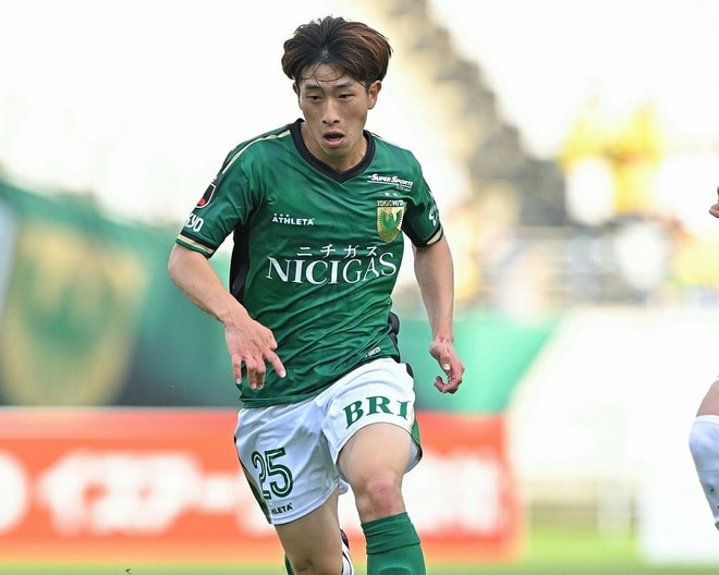 日本代表GK早川友基の牙城が崩される！ ヴェルディ熊取谷一星が鮮やかループショットでネットを揺らす