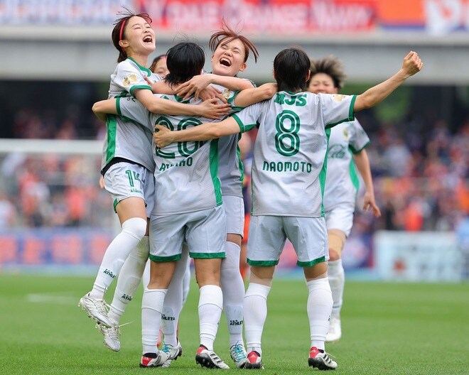 ベレーザがクラシエ杯優勝! 2-2で突入したPK戦で3-1、大宮Wとの激闘を制す!
