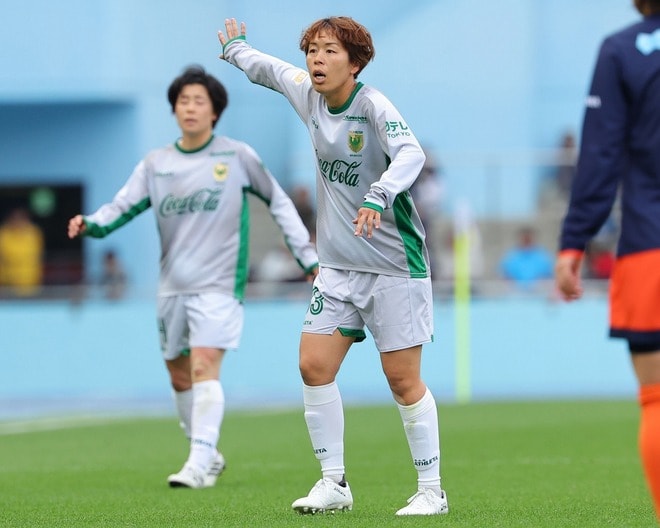 「サッカーの神様って本当にいるんですね」大宮Wとの激闘を制して優勝のベレーザ。今季限りで引退の岩清水梓がPK戦を回想「緊張はめっちゃした」【クラシエ杯決勝】
