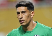 ２枚目のイエローカード→駆け寄って顔面に強烈パンチ。前代未聞の暴挙、スペイン２部35歳GKへの処分が決定。出場停止数は…