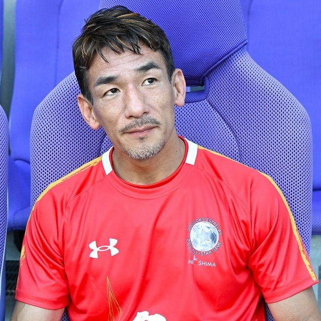 「歩くだけで輝きを放てるって凄い」長友佑都の妻、中田英寿に感激！妹の平祐奈も入った超貴重な４ショット披露