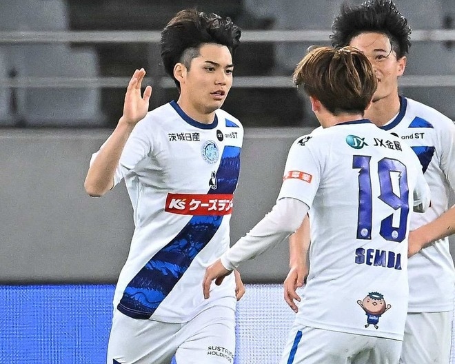 日本サッカーに「新たな“怪物”が現われた、そんな雰囲気だ」。18歳ルーキーの“２戦連発”に韓国メディアも関心「ベテランたちを翻弄、価値を証明した」
