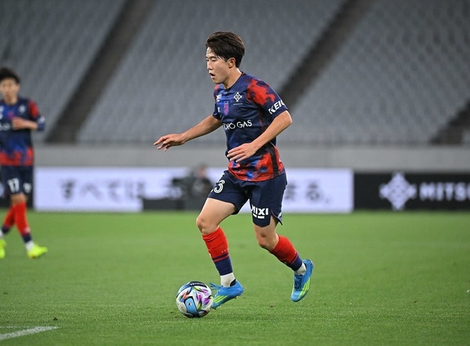 「光のような速さ」19歳の日本代表MF、欧州名門の“補強候補”として現地報道！ブンデス、プレミアのクラブも関心か「他を探すべきではない」