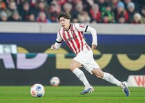 日本代表に激震…危険なタックルで24歳MFが肩を負傷し病院へ直行　指揮官は悲観「あまり良い状況ではない」