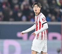 「無期限の離脱」日本代表に激震…ドイツで躍動する24歳MFが危険なタックルで鎖骨を骨折　独メディア「W杯出場を逃す可能性」