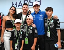 「少年のような顔つきだ」マイアミＧＰで本物のＦ１コクピットに収まった“38歳メッシ”が話題 「めっちゃ楽しそう」「GOATな家族」