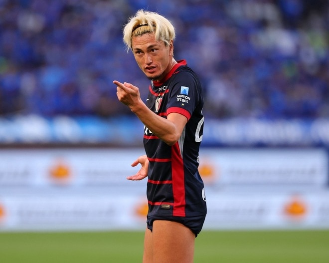 鈴木優磨「ガチうめぇ」。股抜きヒールパスの絶妙アシスト!「かっこよすぎだろ」「別格過ぎる」など称賛相次ぐ【鹿島】