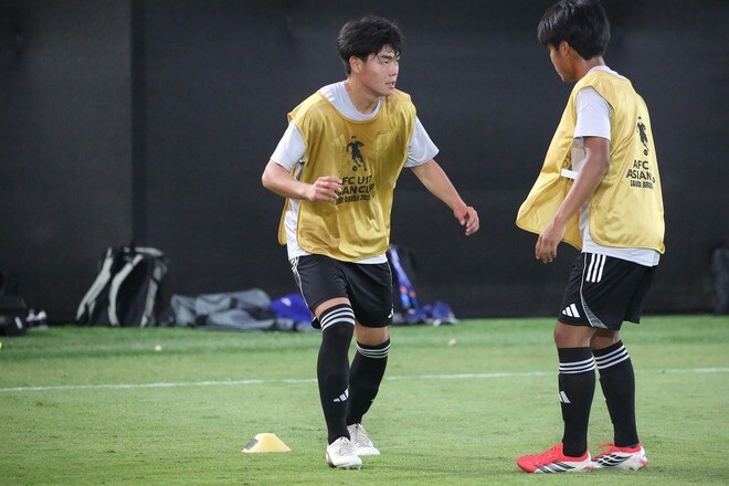 長兄はJリーガー、次兄も選手権出場。サッカー一家の仕事人がアジアの舞台へ。U-17日本代表の星宗介は初戦ベンチの悔しさを晴らせるか【現地発】