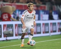 「執念が伝わってきた」先発の日本代表10番は惜しいシュートも…ドルトムント戦のパフォーマンスを現地メディアは「まずまず」と評価