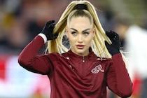 「ハリウッド女優じゃないの？」スイス代表のブロンド女子が魅せた“圧倒的な美貌”をファン絶賛「まじで綺麗すぎた」「ゴージャスな女性だ」